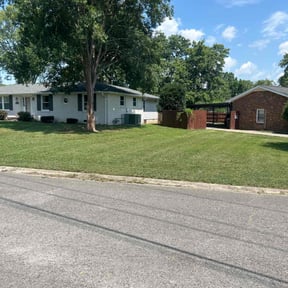 lawn maintenance by Green Elite reviewed on July 20, 2025