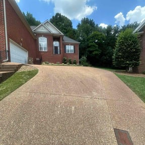 landscape maintenance by Mean Mowz reviewed on December 6, 2025