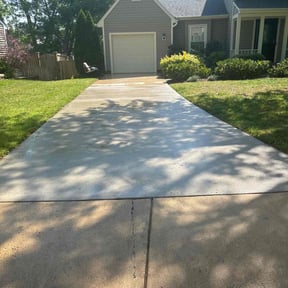 Pressure Washing by Castruita Lawn Service reviewed on August 20, 2025