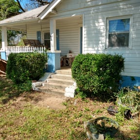 Bush Trimming by Chuyin's Lawn Care LLC reviewed on August 21, 2025