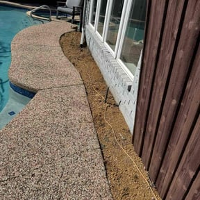 Flower Bed Weeding by Solo Lawns reviewed on October 21, 2025