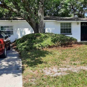 Bush Trimming by Lawn Scapes reviewed on August 21, 2025
