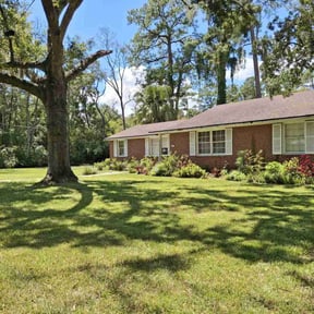 gardening service by Eli The Lawn Guy reviewed on January 1, 2026