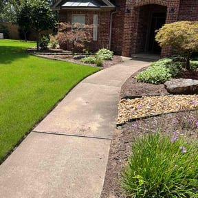 turf maintenance by Kelly Lawn Care reviewed on April 27, 2025
