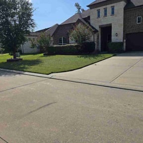 gardening service by Valmont Landscaping and Construction reviewed on August 15, 2025