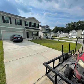 lawn care services by E Z Cuts reviewed on August 18, 2025