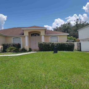 Bush Trimming by Lawn Bee&#039;z reviewed on December 4, 2025