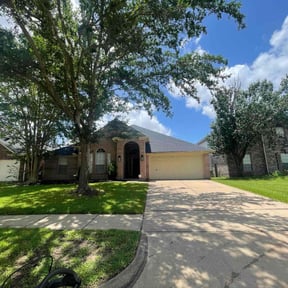 landscape maintenance by Jay's Resource reviewed on December 5, 2025