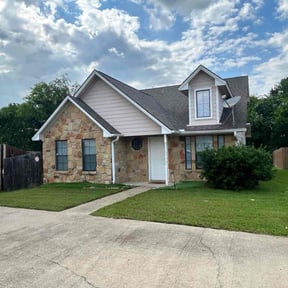 lawn care by Weekend Warrior Landscaping reviewed on August 21, 2025