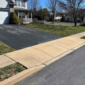 lawn maintenance by The lawn Service,LLC reviewed on April 25, 2024