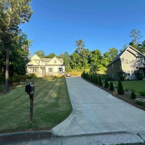 yard service by Enviroscape Services reviewed on November 9, 2017