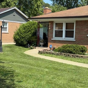 landscaping by Lo Some Like The Pro Lawn an ETC reviewed on December 10, 2025