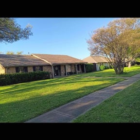 turf maintenance by Valencia Landscaping reviewed on July 8, 2025
