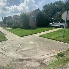 grass maintenance by Weed wackers reviewed on August 21, 2025