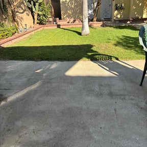 lawn care services by Sunscape Lawn Care reviewed on April 28, 2025