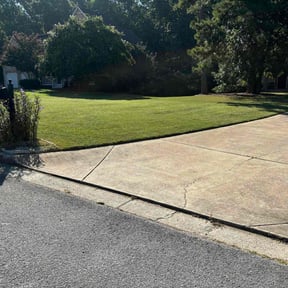 turf maintenance by Jay's Resource reviewed on March 2, 2024