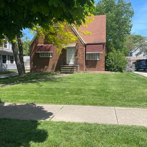 landscape maintenance by Green Missions Landscaping LLC reviewed on November 22, 2025