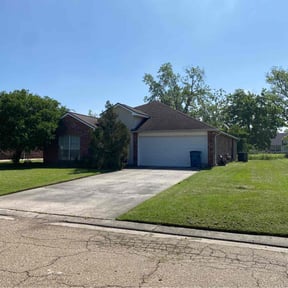 yard care by Lowcountry yard maintaince reviewed on November 24, 2025