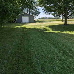 grass maintenance by R&W grassworks reviewed on May 8, 2024