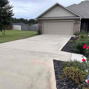 yard work by Kutz and Trimz reviewed on August 16, 2025