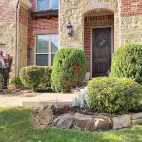 Bush Trimming by Calderon Lawn Service reviewed on May 4, 2024