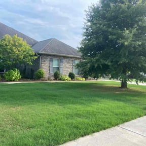 landscape maintenance by Finish Line Lawns llc. reviewed on August 15, 2025