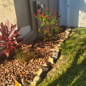 Bush Trimming by Armando’s Landscaping reviewed on August 21, 2025