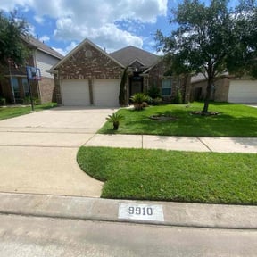 yard care by Murray's Irish eyes lawn service reviewed on August 18, 2025