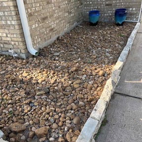 Flower Bed Weeding by 11 lawns reviewed on August 18, 2025