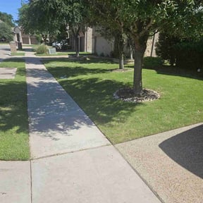 landscape maintenance by Discount Mowing reviewed on November 28, 2025