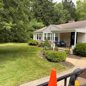 Flower Bed Weeding by Jay Jays lawnscapes reviewed on June 14, 2026