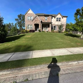 yard service by Newgrowth Lawn and Landscape Services reviewed on December 9, 2025