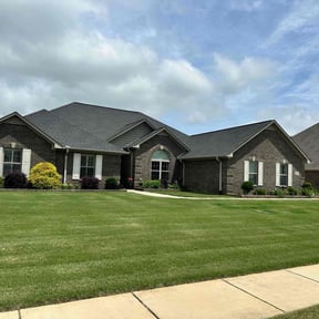 gardening service by Sumner Property Management reviewed on August 18, 2025