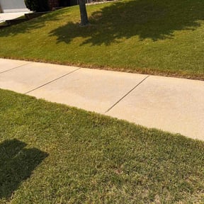 lawn care services by LD's Lawn Care reviewed on August 30, 2024