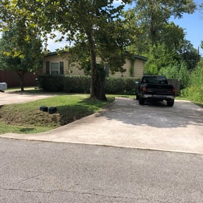 Bush Trimming by Francisco Lawn Care Service reviewed on August 17, 2025