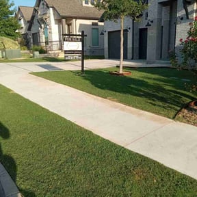 yard maintenance by Cals Roll N Mow reviewed on August 16, 2025