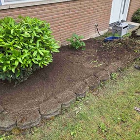Flower Bed Weeding by DISCOVERY LANDSCAPE LLC reviewed on August 19, 2026