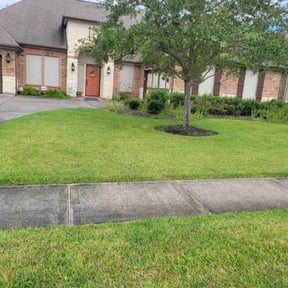 lawn maintenance by Ramirez Hernandez Landscape reviewed on August 17, 2025