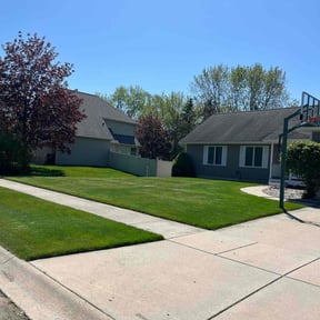 yard service by Sunnyside Lawn care reviewed on August 17, 2025