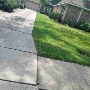 lawn care by Innovative Property Services reviewed on April 26, 2024