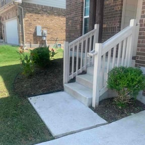 Flower Bed Weeding by Azuloutdoorservices@gmail.com reviewed on August 20, 2025