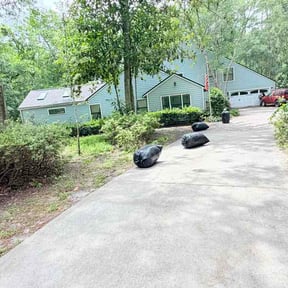 Leaf Removal by 618'S Snappin Out Lawn Care reviewed on August 31, 2026