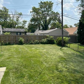 lawn maintenance by Sharp Edge lc reviewed on October 10, 2023