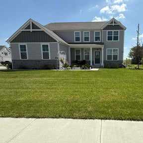 yard service by Thatsmydadlawncarellc reviewed on November 23, 2025