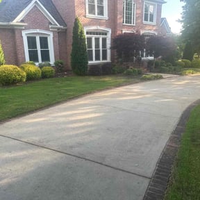 yard work by Lawnscape pros reviewed on November 23, 2025