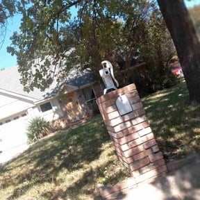 Bush Trimming by Economic Landscaping reviewed on October 23, 2025