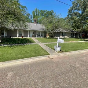 yard maintenance by Jays lawn care reviewed on August 19, 2025