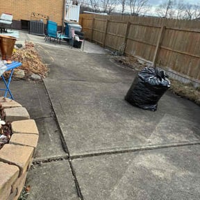 Leaf Removal by Front yard cowboy reviewed on December 16, 2025