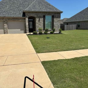 landscape maintenance by Lo Some Like The Pro Lawn an ETC reviewed on August 21, 2025