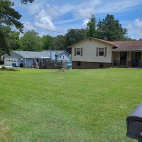 yard work by Lawn Impression reviewed on May 10, 2024